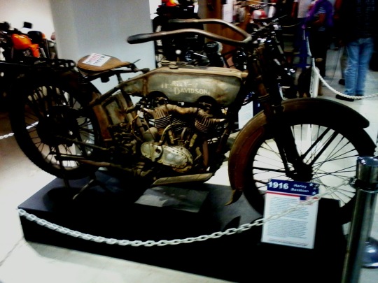 12 1916 Harley davidson motorcycle